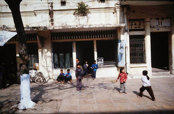 Boi hoi voi anh mau hiem co ve Ha Noi nhung nam 1970-Hinh-5